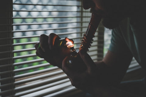 A Step-by-Step Guide on How to Clean Your Bong Effectively